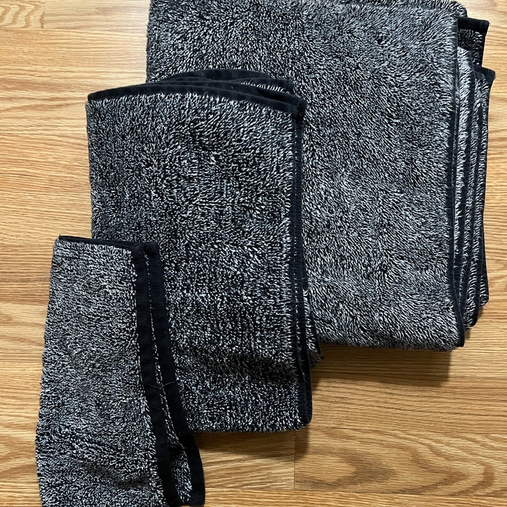 Brooklinen Turkish Cotton Bath Towel Set in Marled Black